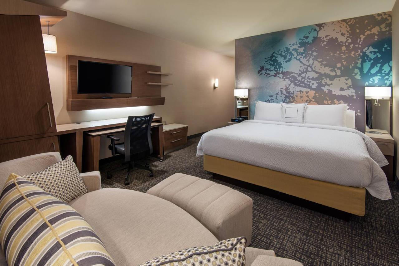 คอร์ตยาร์ด เออร์ไวน์ สเปคตรัม Hotel ภายนอก รูปภาพ