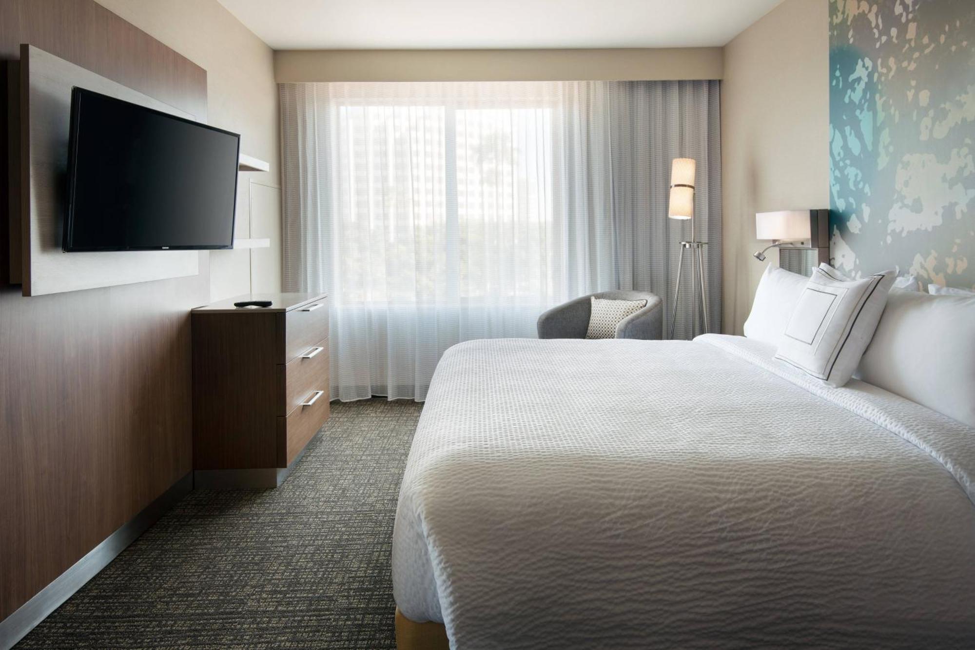 คอร์ตยาร์ด เออร์ไวน์ สเปคตรัม Hotel ภายนอก รูปภาพ