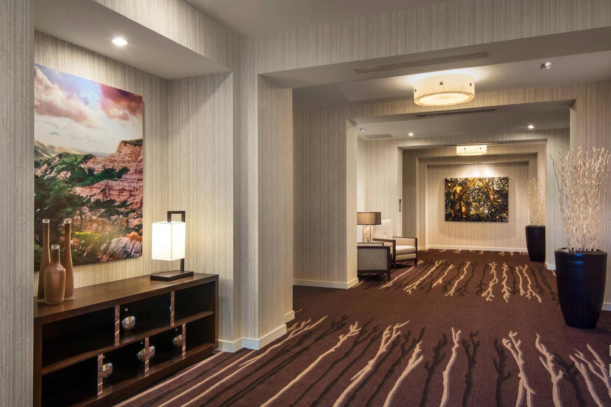 คอร์ตยาร์ด เออร์ไวน์ สเปคตรัม Hotel ภายนอก รูปภาพ