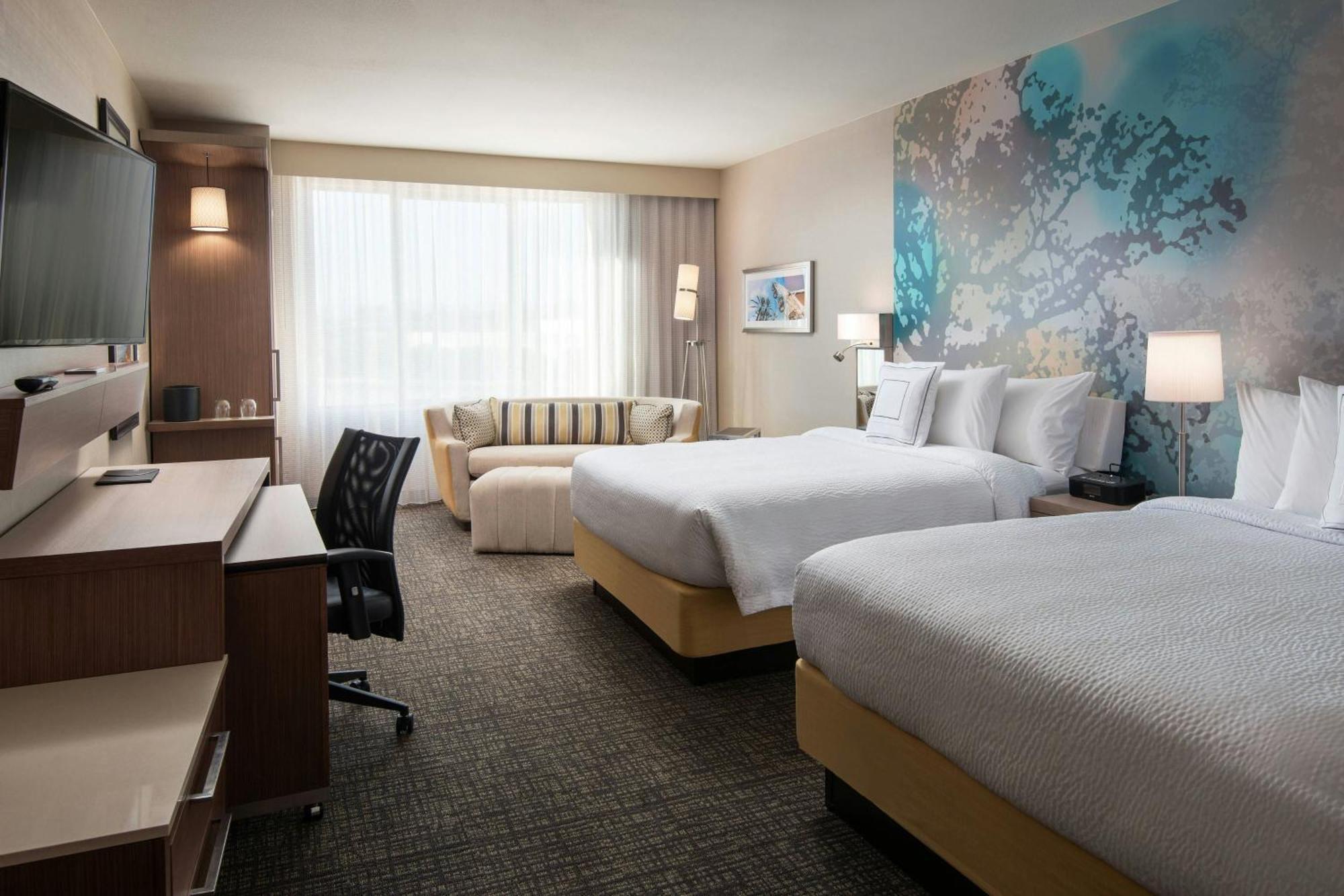 คอร์ตยาร์ด เออร์ไวน์ สเปคตรัม Hotel ภายนอก รูปภาพ