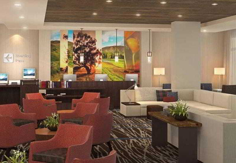 คอร์ตยาร์ด เออร์ไวน์ สเปคตรัม Hotel ภายนอก รูปภาพ